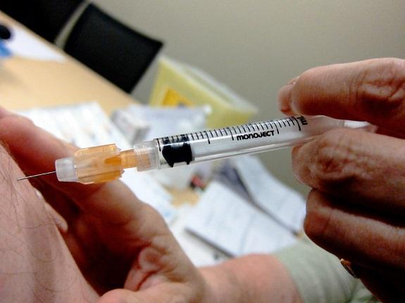Professor Bhakdi: bloedstolling bij ruim 30% van de gevaccineerden!
