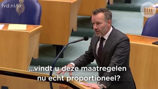 Van Haga probeert Klaas Dijkhoff wakker te schudden: ‘U vindt DIT proportioneel?’