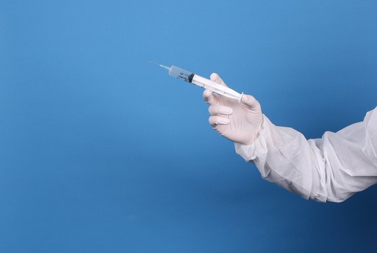 Duitse artsenpraktijk gesloten: personeel valt uit na vaccinatie
